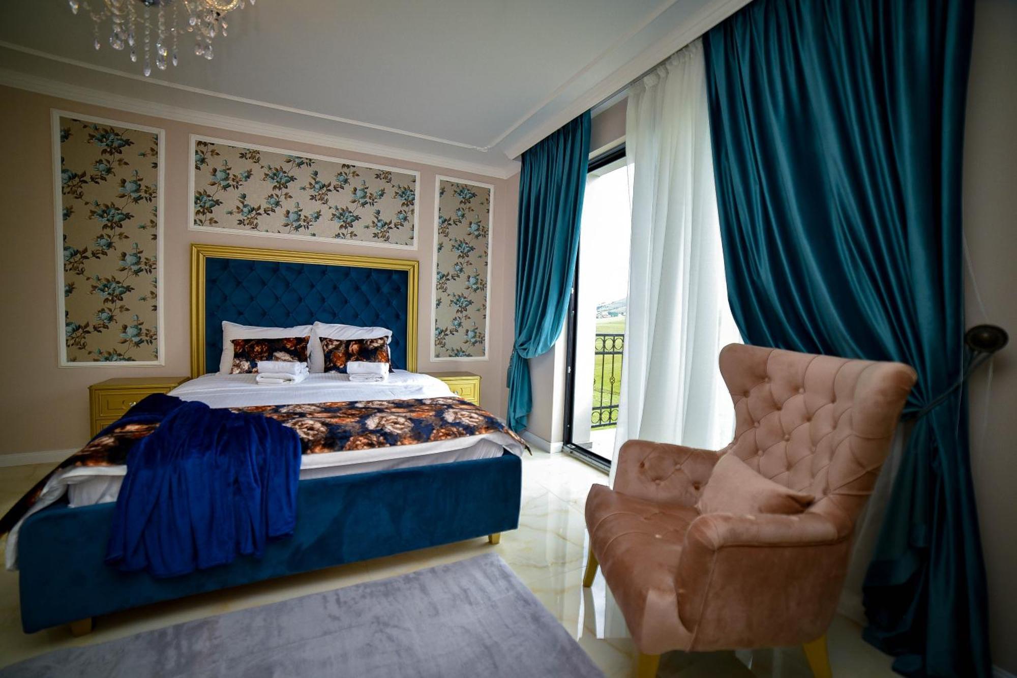 Adonis One-hotel Adonis Apartment