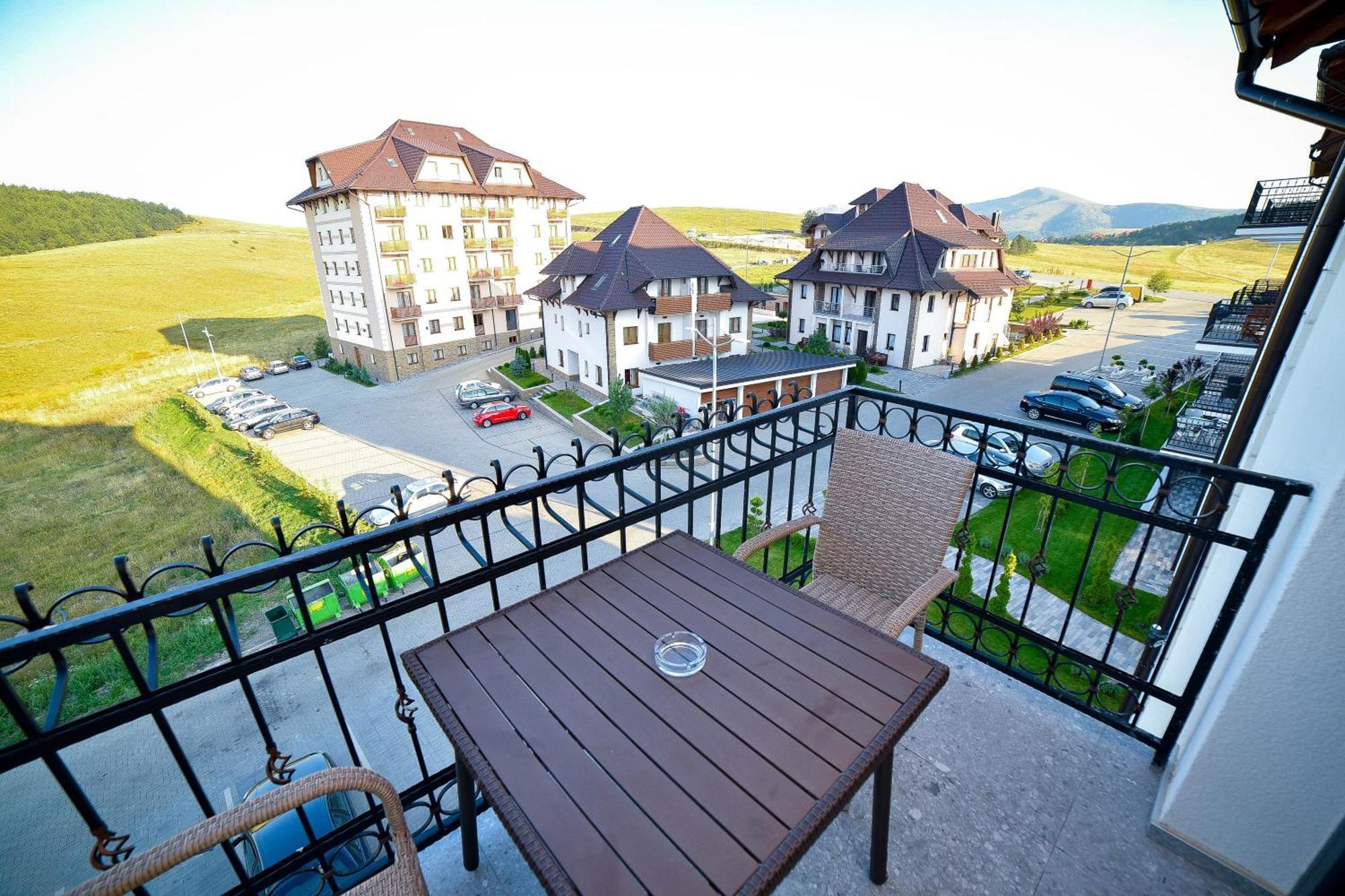 Adonis One-hotel Adonis Apartment